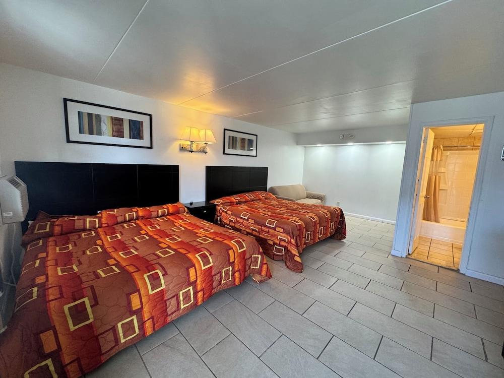 Skyview Manor Motel photo 8