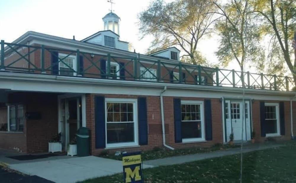 The University Inn Ann Arbor photo 23