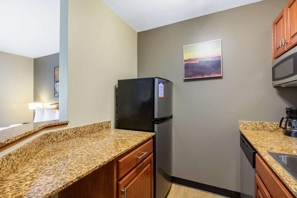 Suburban Studios Birmingham Homewood I-65 photo 8