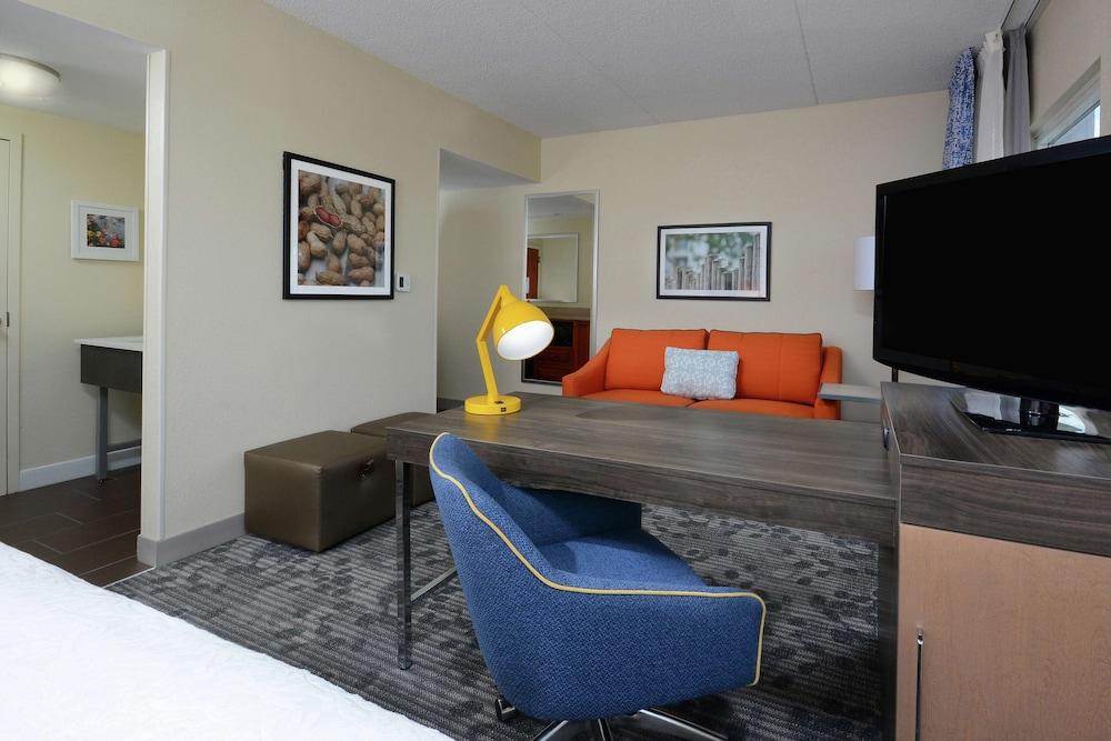 Hampton Inn & Suites Clinton - I-26 photo 11