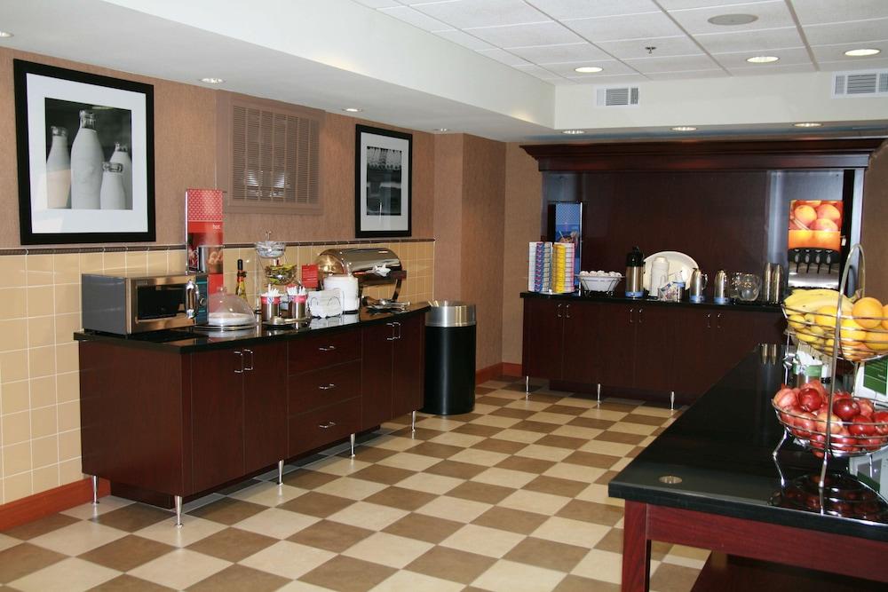 Hampton Inn Las Vegas North Speedway photo 19