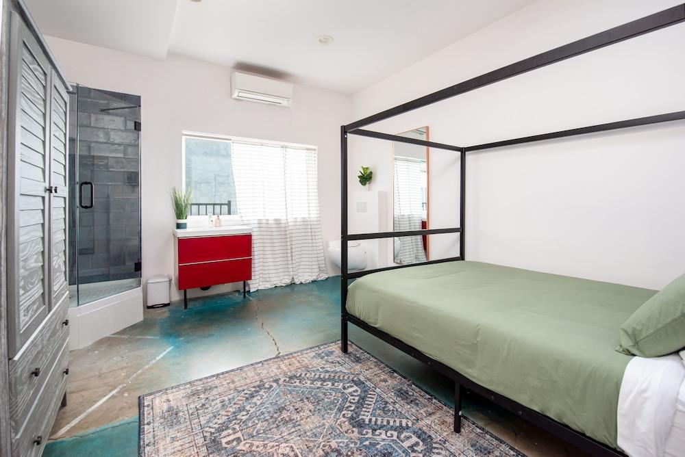 House of Trestles - Hostel photo 31