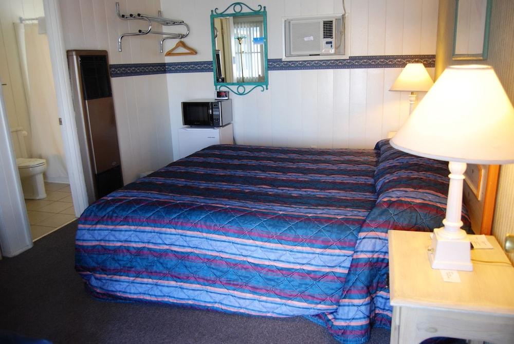 Redwood Motel photo 20