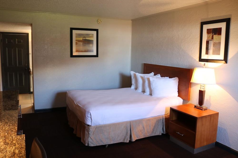 Friendship Inn photo 9