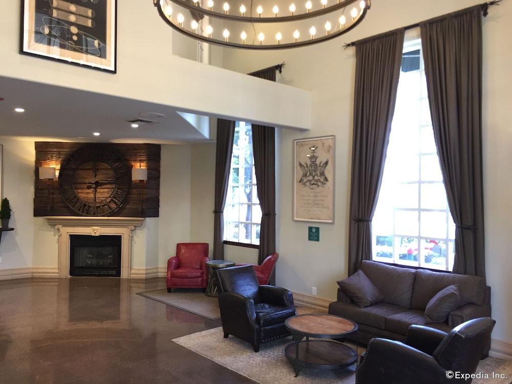 Anaheim Camelot Inn & Suites photo 2