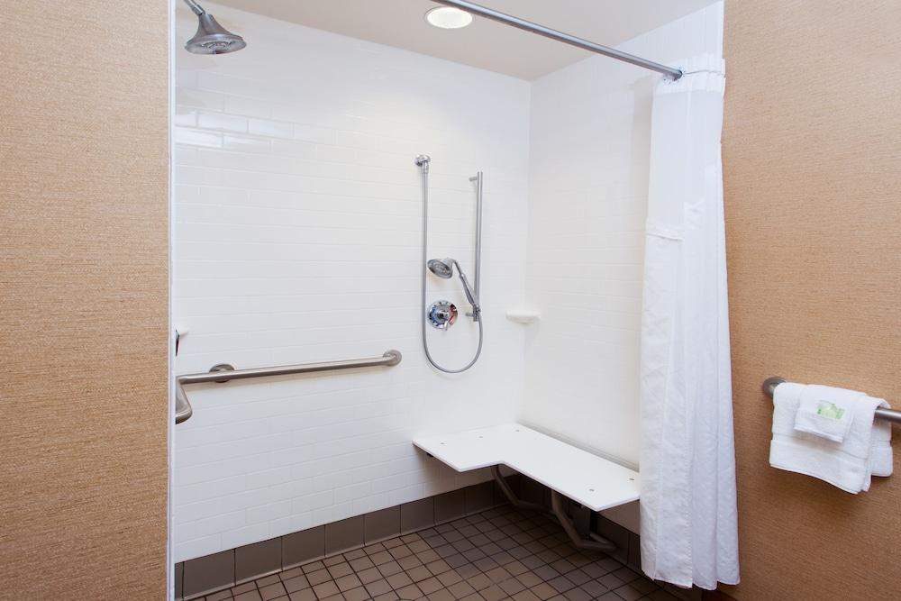 Holiday Inn Express Hotel & Suites Jackson NE by IHG photo 7