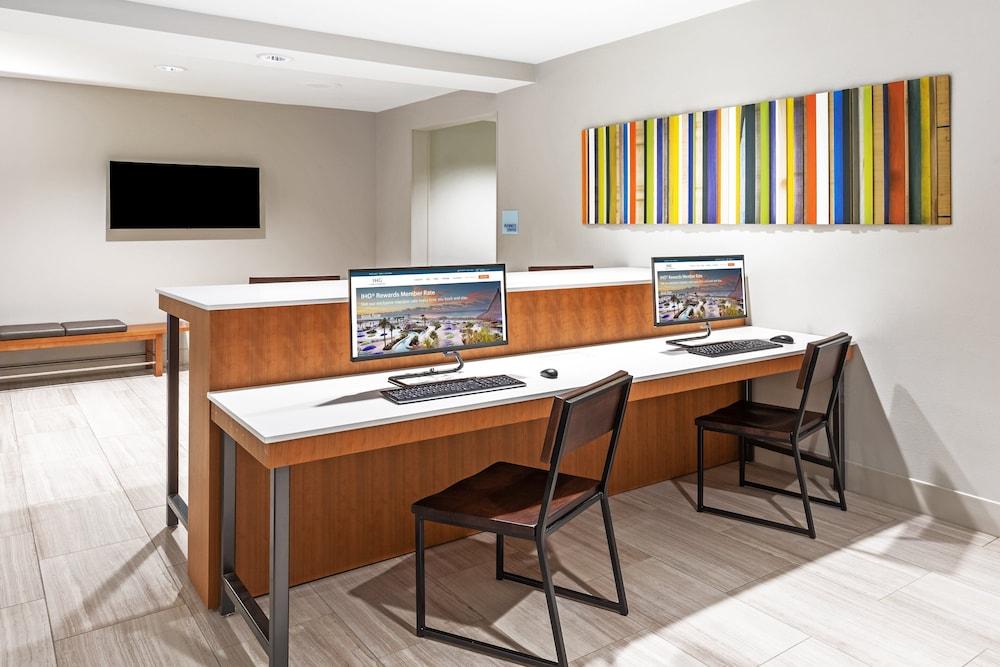 Holiday Inn Express & Suites West by IHG photo 40