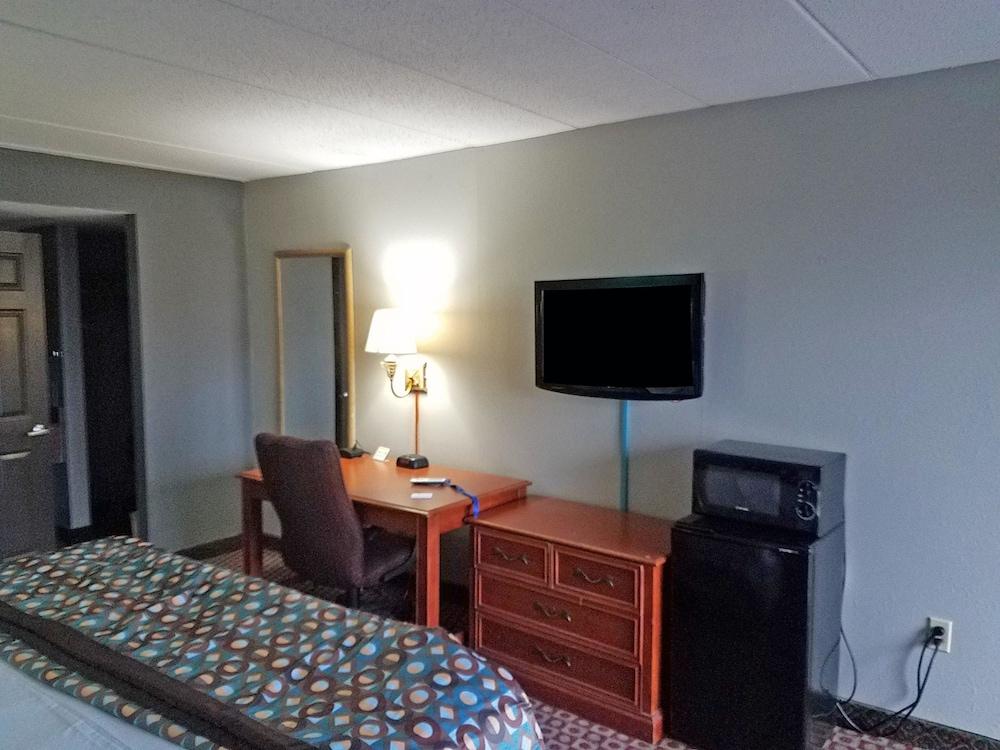 Americas Best Value Inn St. Louis Downtown photo 12