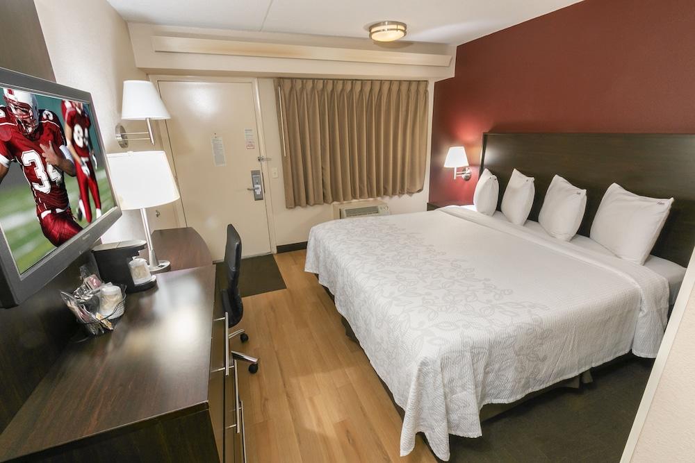 Red Roof Inn PLUS+ University at Buffalo - Amherst photo 15