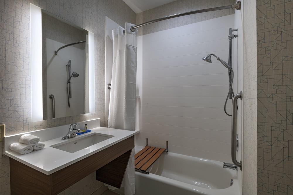 Holiday Inn Express Hotel & Suites Cedar Park by IHG photo 10