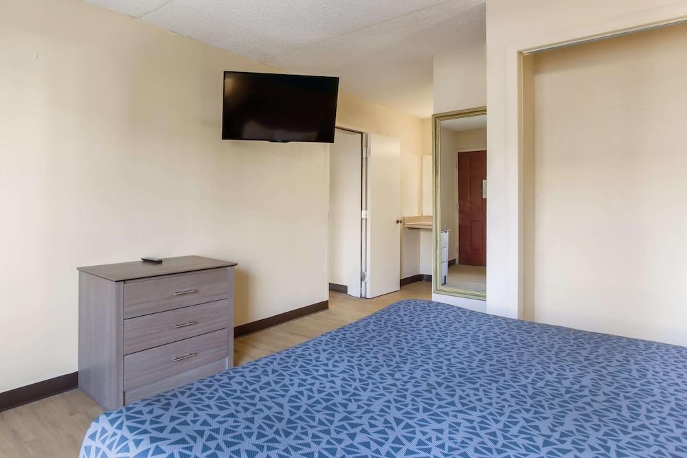 1 Life Studio and Suites photo 7