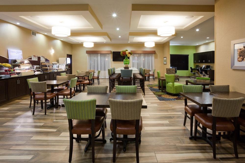 Holiday Inn Express & Suites Davenport by IHG photo 27