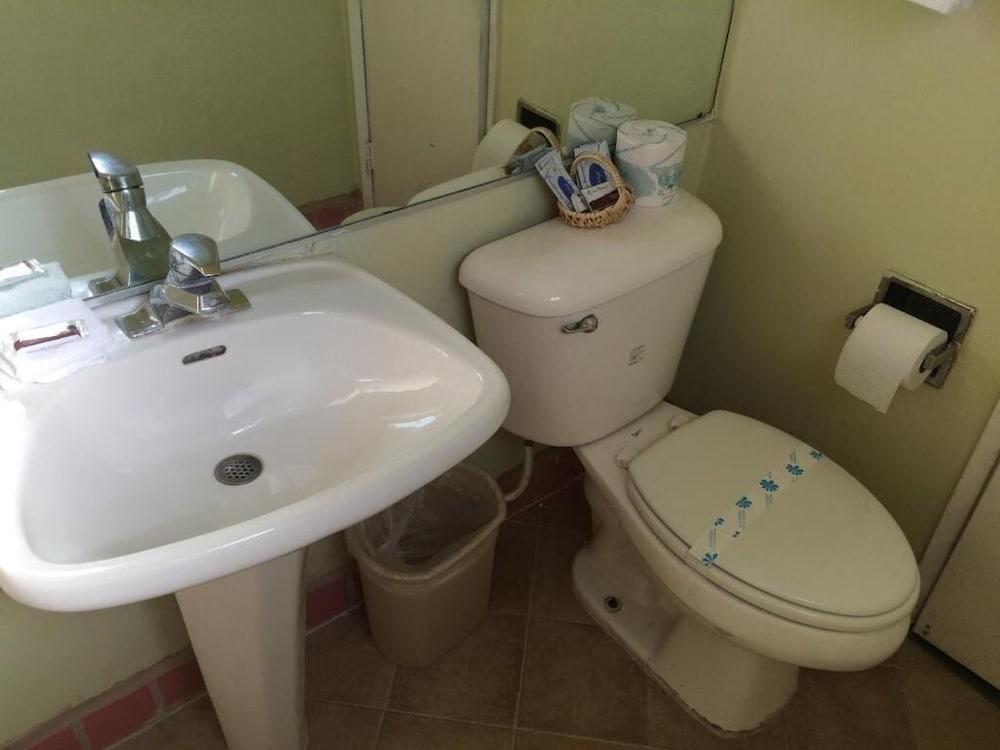 Budget Inn and Suites El Centro photo 17