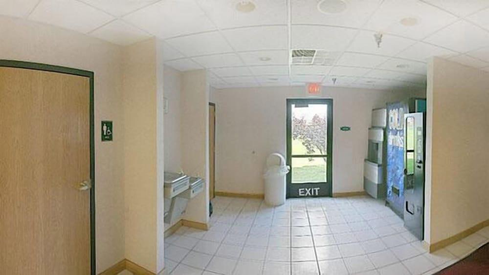 Hampton Inn Sturgis-Lagrange Area photo 34