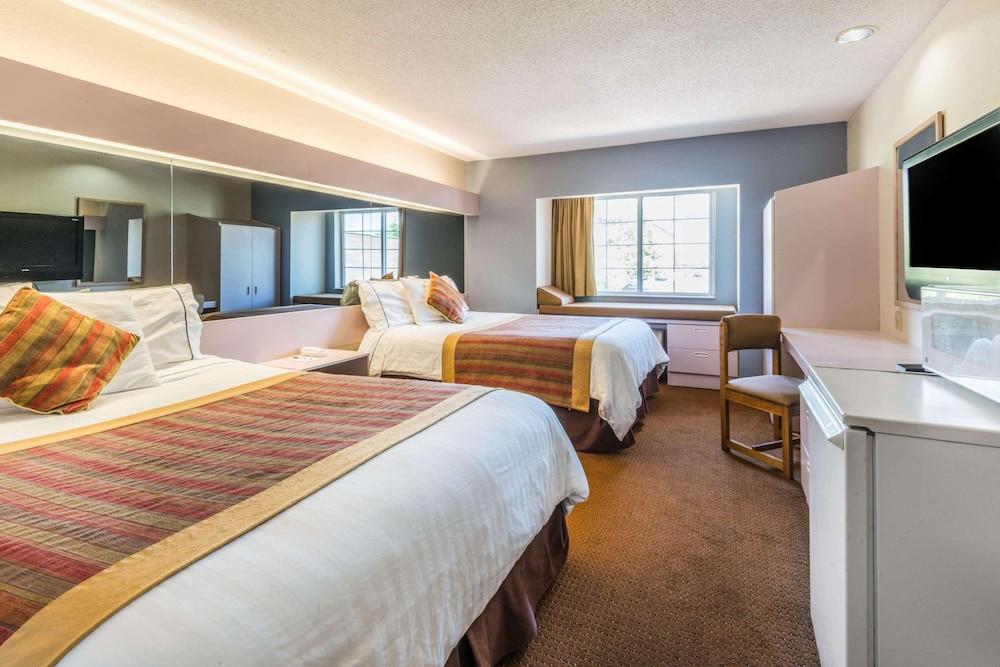 Microtel Inn & Suites by Wyndham Kansas City Airport photo 6