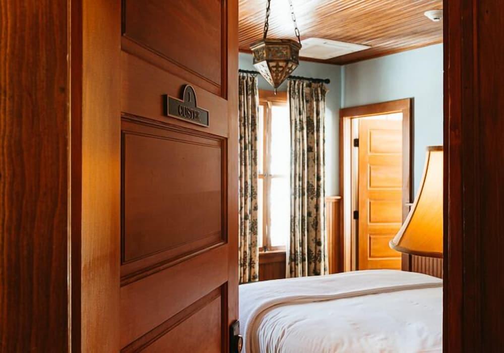 Deer Mountain Inn photo 8