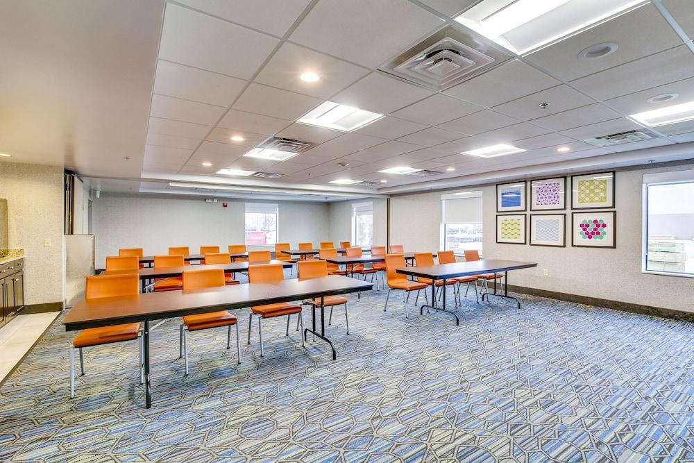 Holiday Inn Express Vincennes by IHG photo 36
