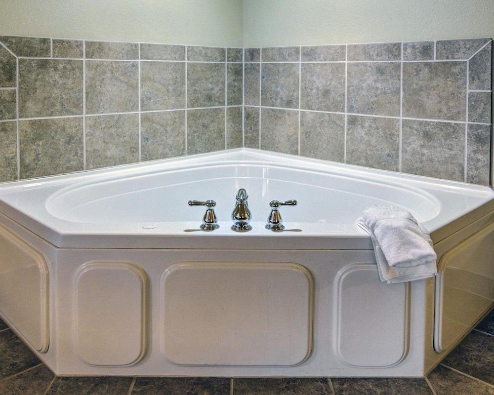 Comfort Suites near Hot Springs Park photo 18