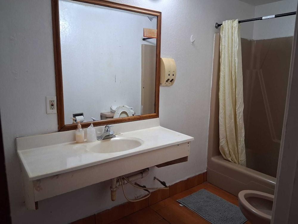 Hotel O Colonial Inn Brownsville Tx photo 32