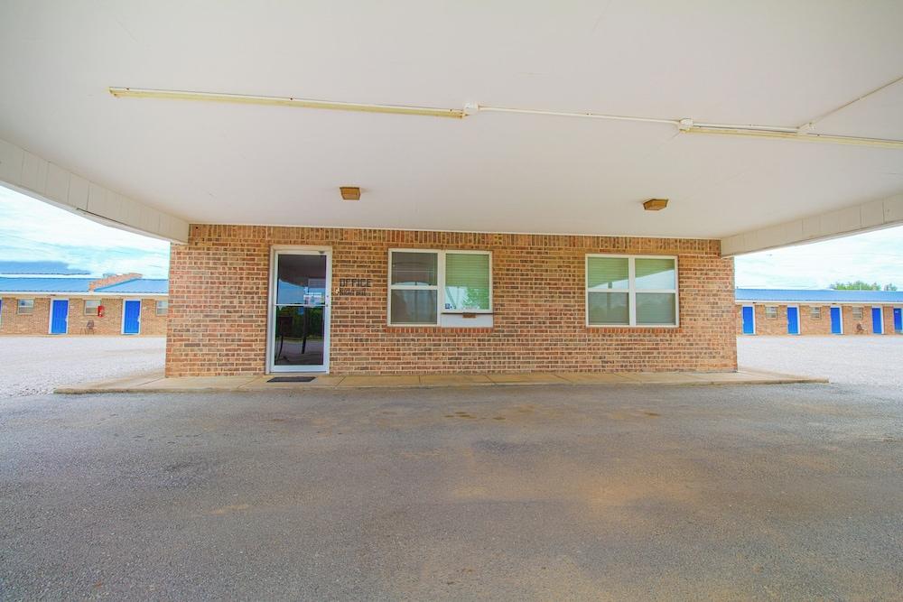 OYO Hotel Waurika OK US-70 near Wichita Falls photo 87