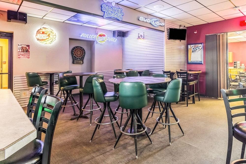 Econo Lodge Valley City photo 36