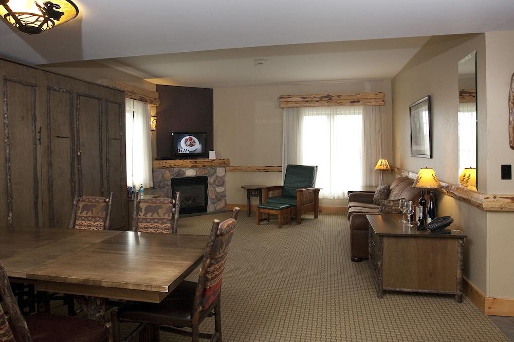 Hope Lake Lodge & Indoor Waterpark photo 11