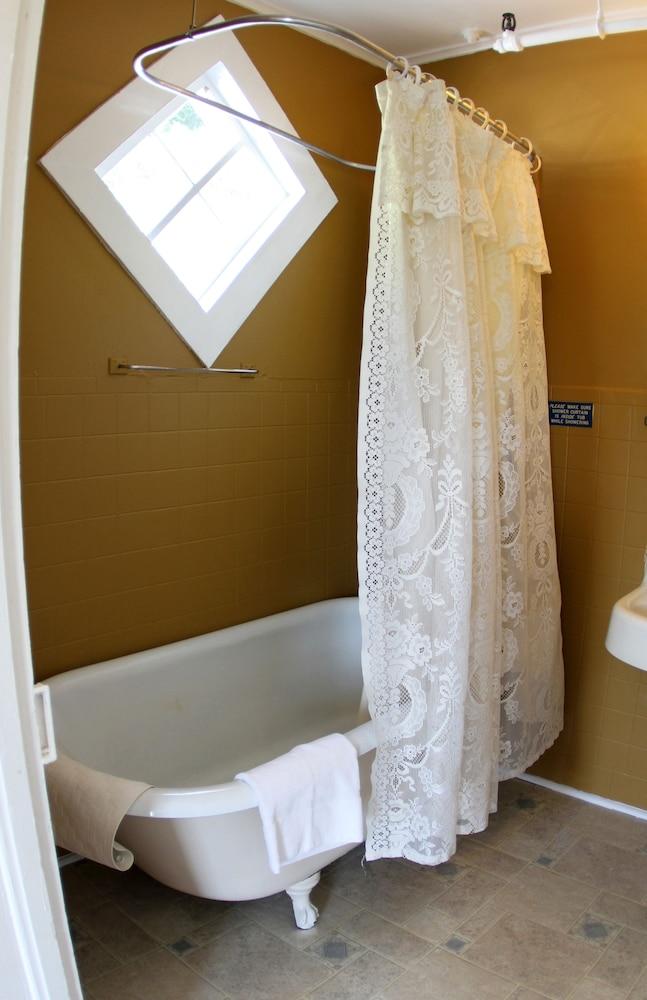 Jarrett House photo 8