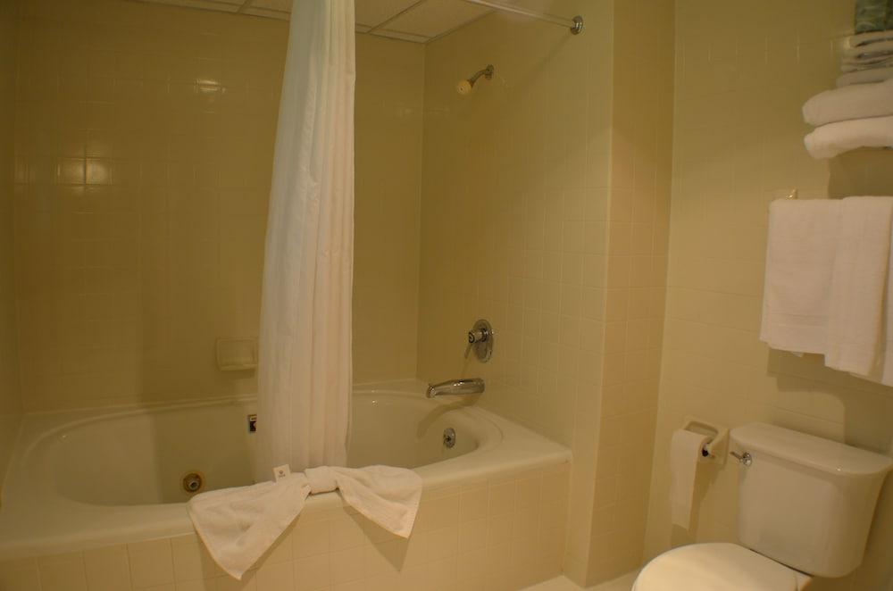 Amber's Inn & Suites photo 48