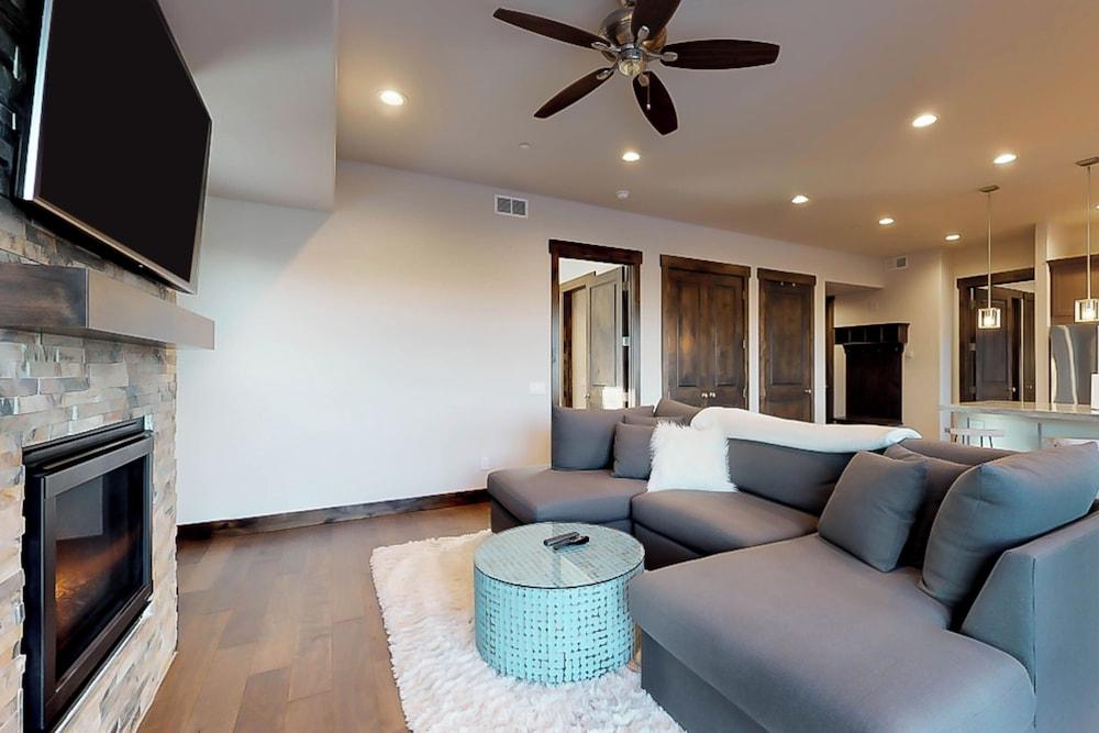 The Residences at Blackstone photo 9