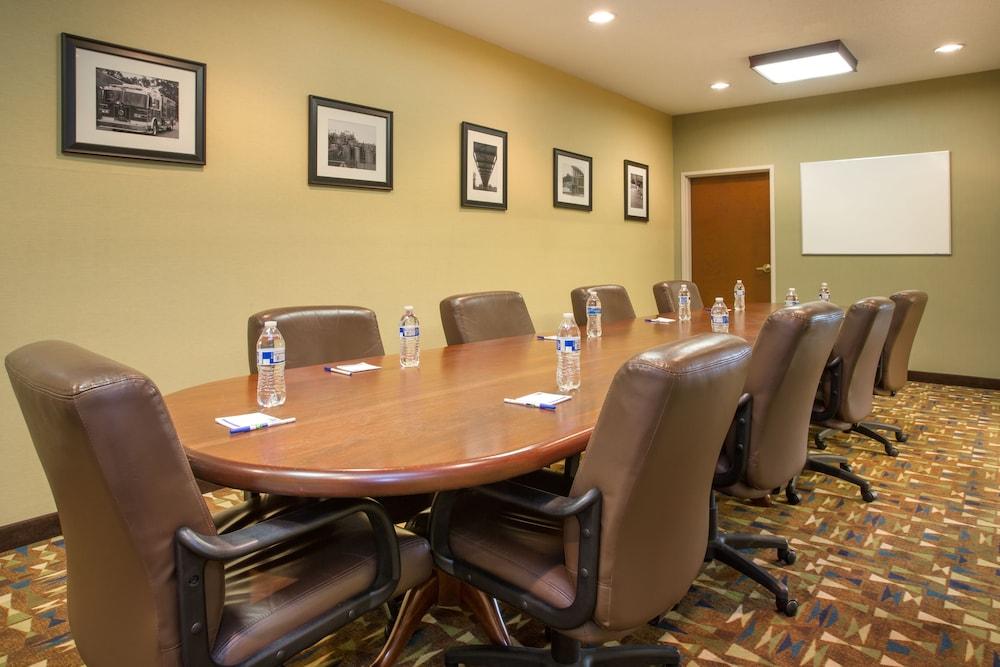 Kalamazoo Hotel and Suites photo 20