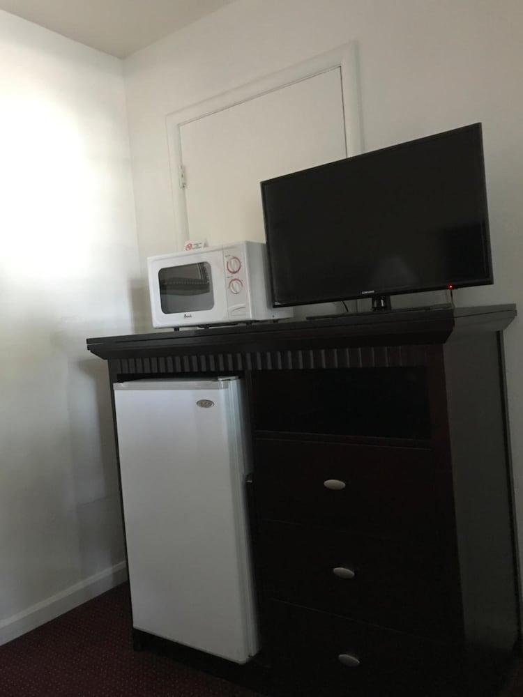 Town House Motel photo 15