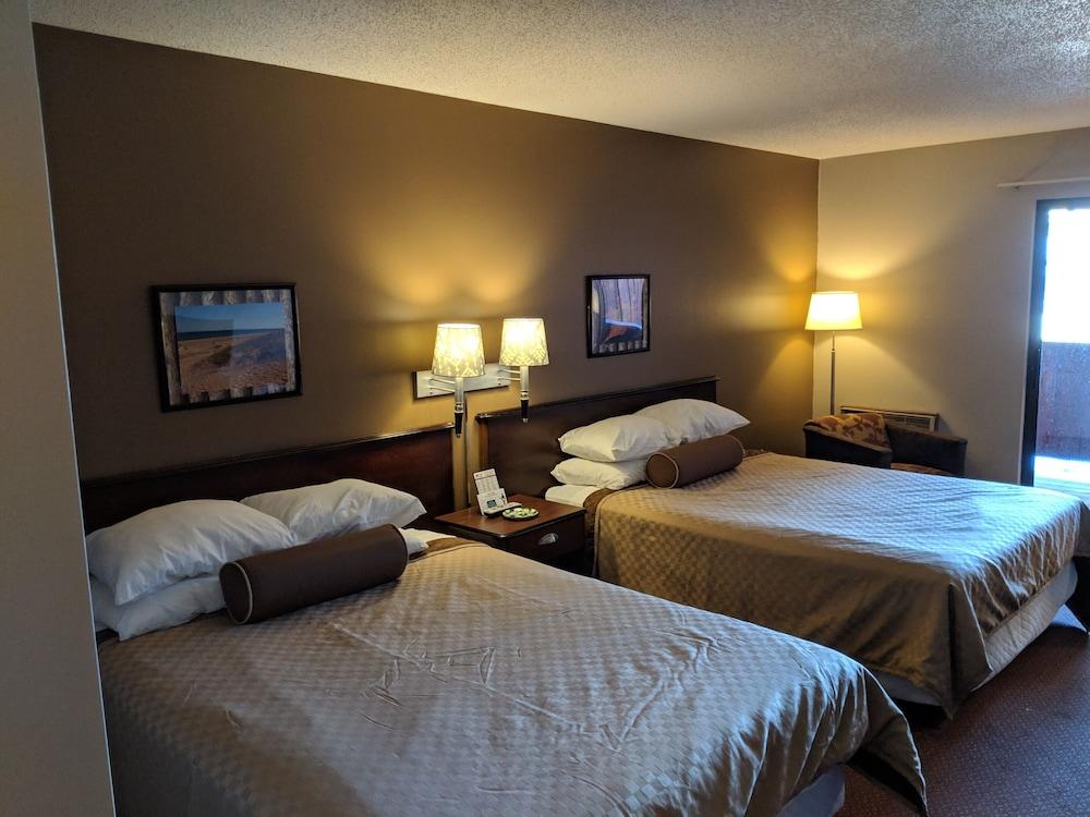 Cedar Hill Lodge photo 40