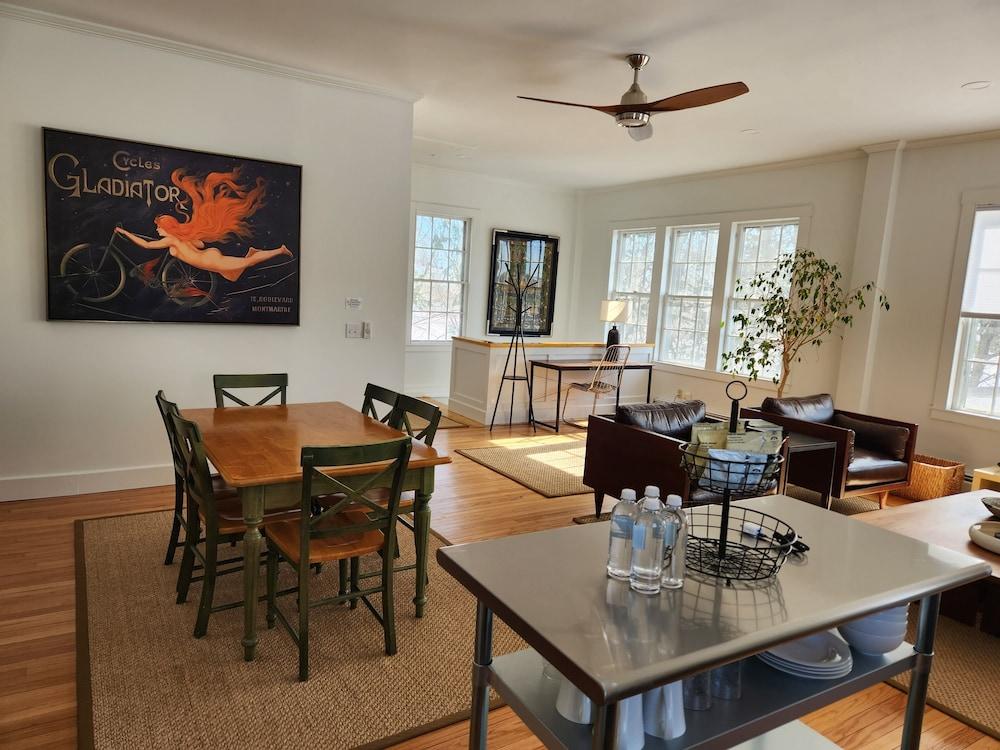 Homeport Inn and Tavern photo 52
