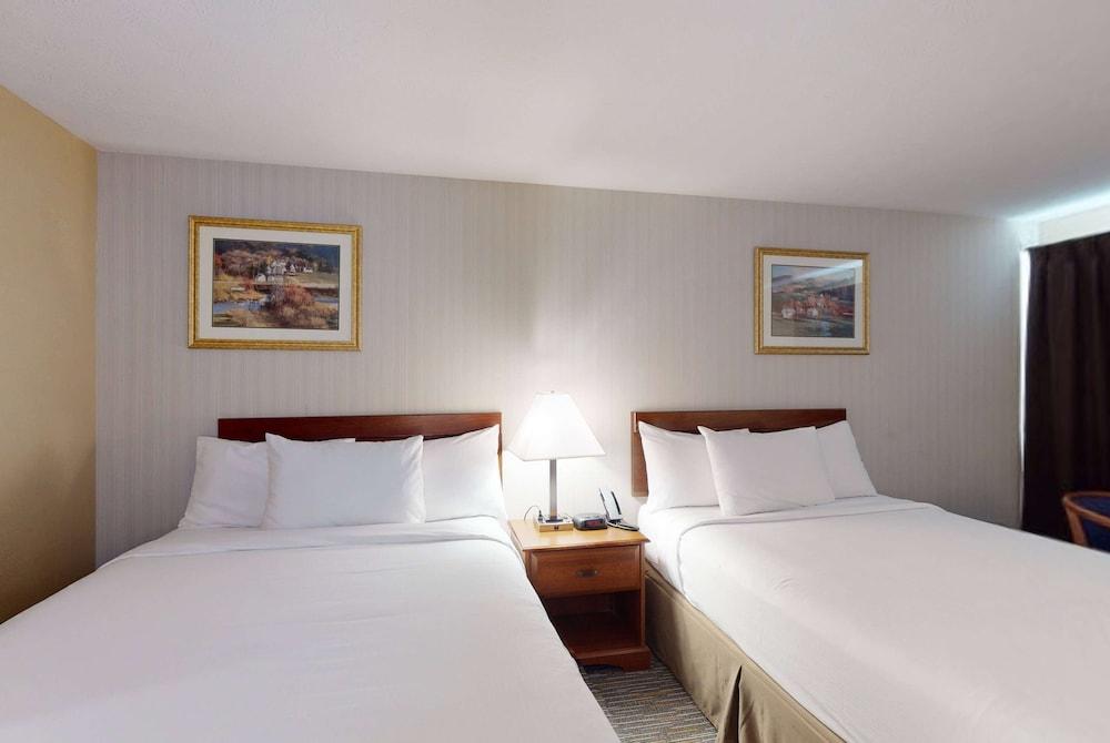 Ramada by Wyndham Strasburg/Shenandoah Valley photo 16