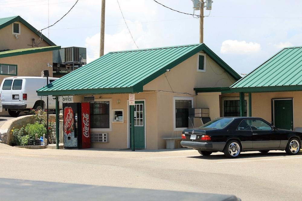 Adobe Inn Motel photo 7