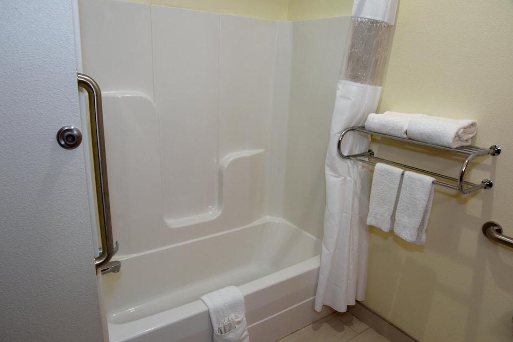 Home Away Suites photo 37