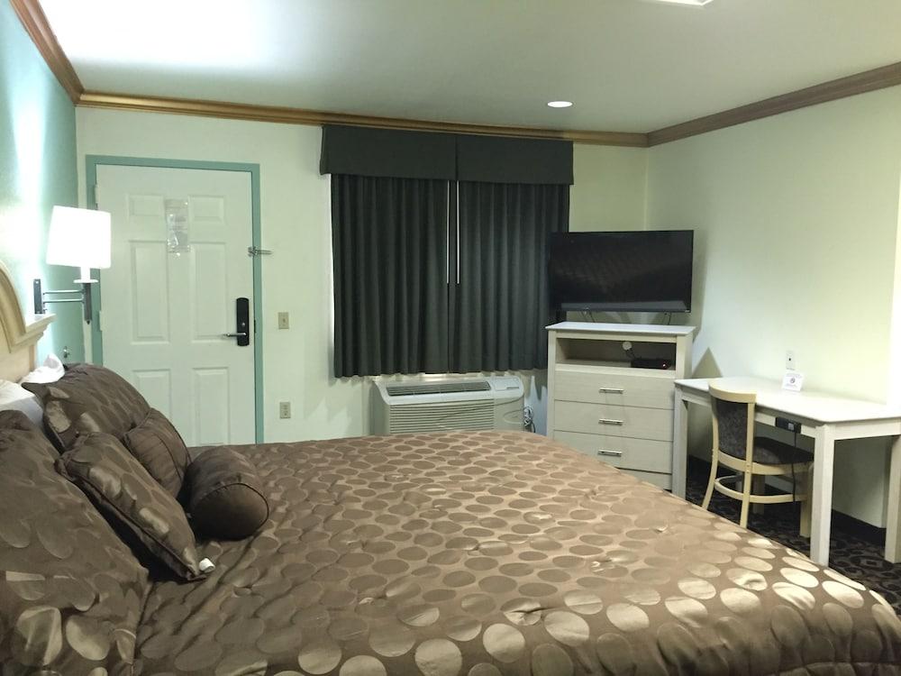Scottish Inns & Suites at NRG Park photo 4