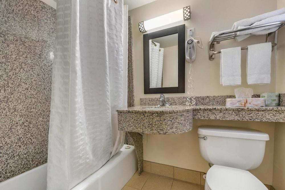 Econo Lodge Bellefonte I-99 photo 35
