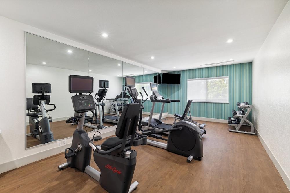 Holiday Inn Express & Suites Mountain View Silicon Valley by IHG photo 26