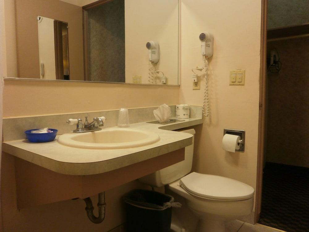 Richmond Inn & Suites photo 20