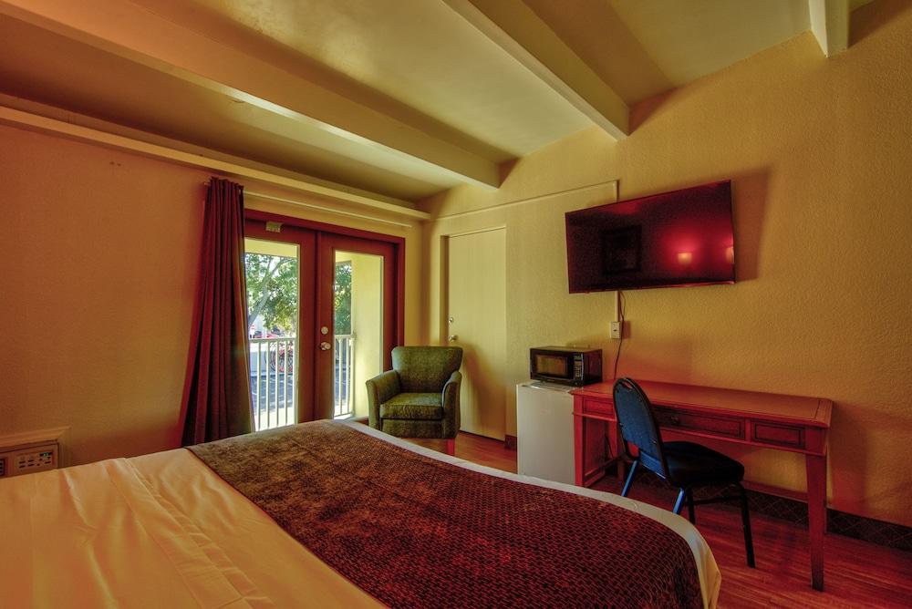 Clearwater Hotel photo 41