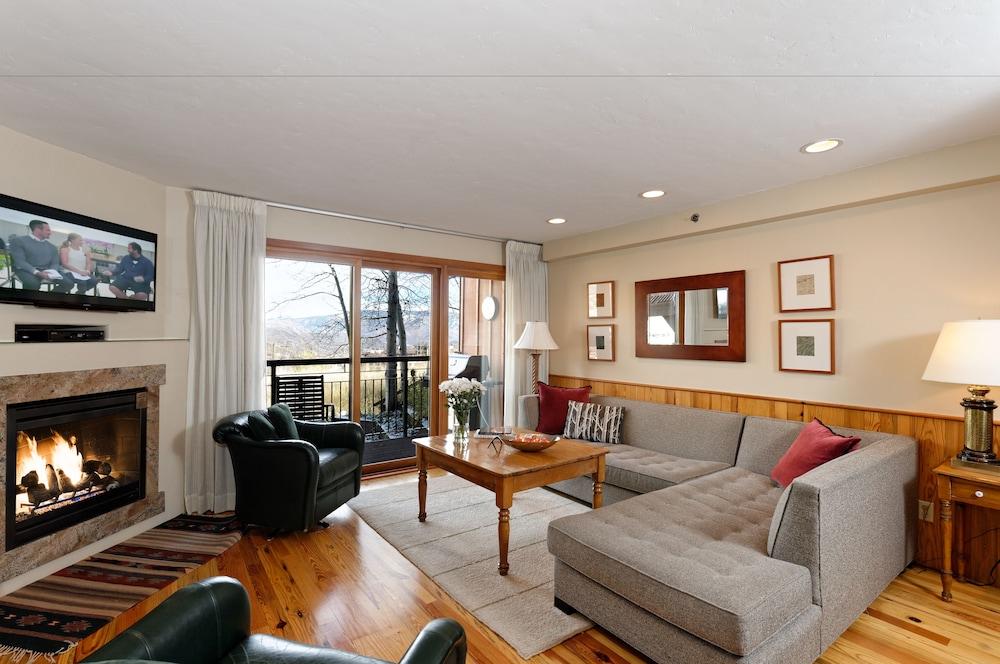 The Crestwood Condominiums photo 61