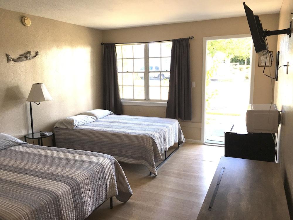 Cedar Inn photo 13