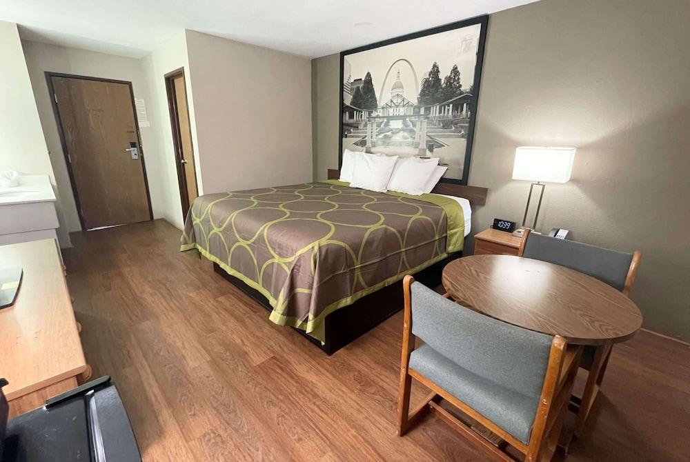 Super 8 by Wyndham Eureka/Six Flags Nearby photo 6