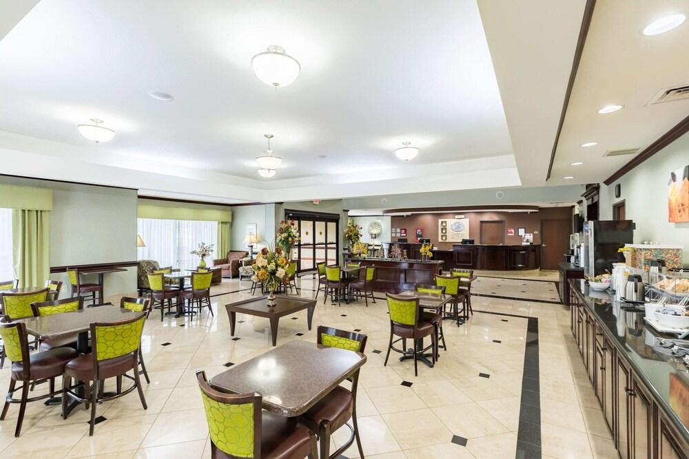 Comfort Suites Beaumont I-10 photo 36