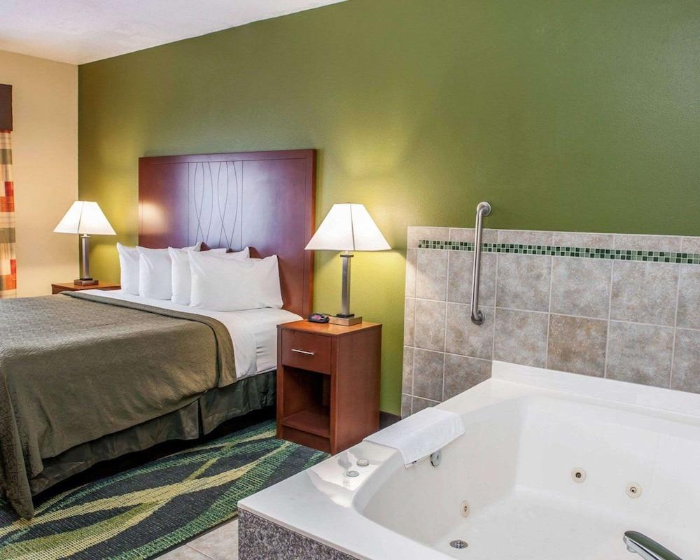 Quality Inn & Suites South Bend Airport photo 44