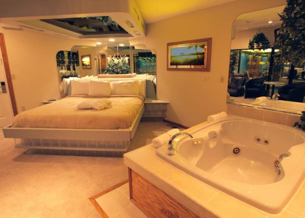 Sybaris Pool Suites Indianapolis photo 15