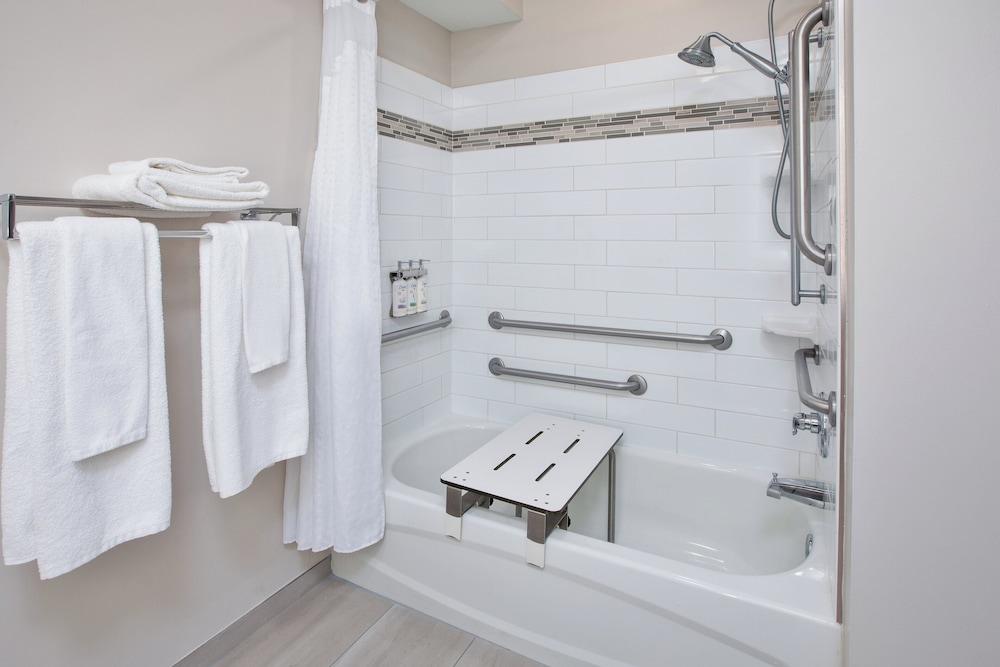 Holiday Inn Express & Suites Kent - University Area by IHG photo 44