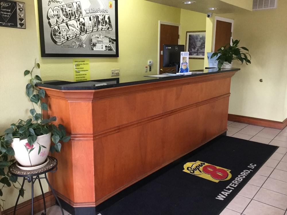 Super 8 by Wyndham Walterboro photo 2