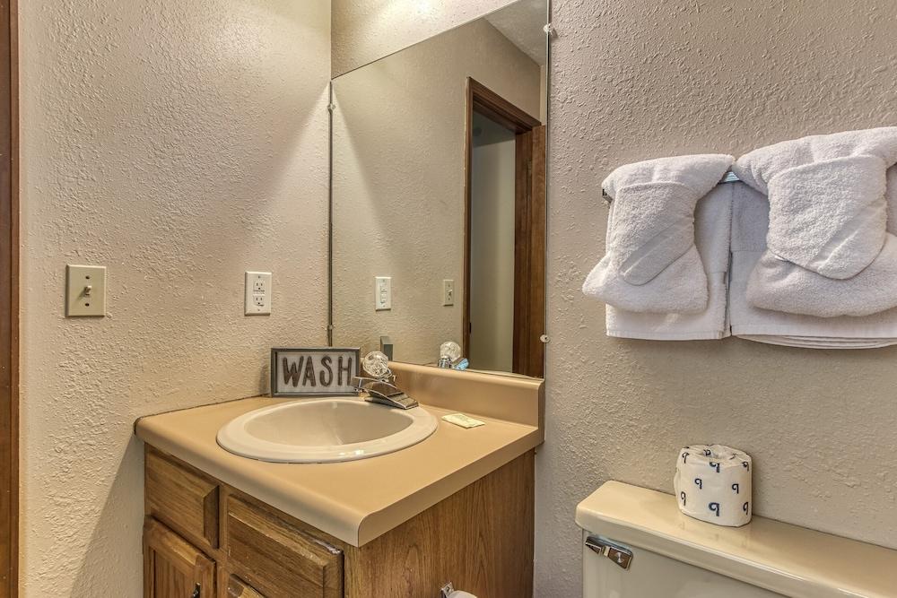 Pinecrest Hotel B photo 21